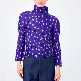 连衣裙;时尚休闲套装;女式T恤