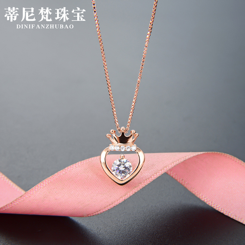 Corea del Sur Dongdaemun moda collar de cadena de clavícula en forma de corazón colgante s925 plata esterlina diamante incrustado hueco amor colgante para las mujeres