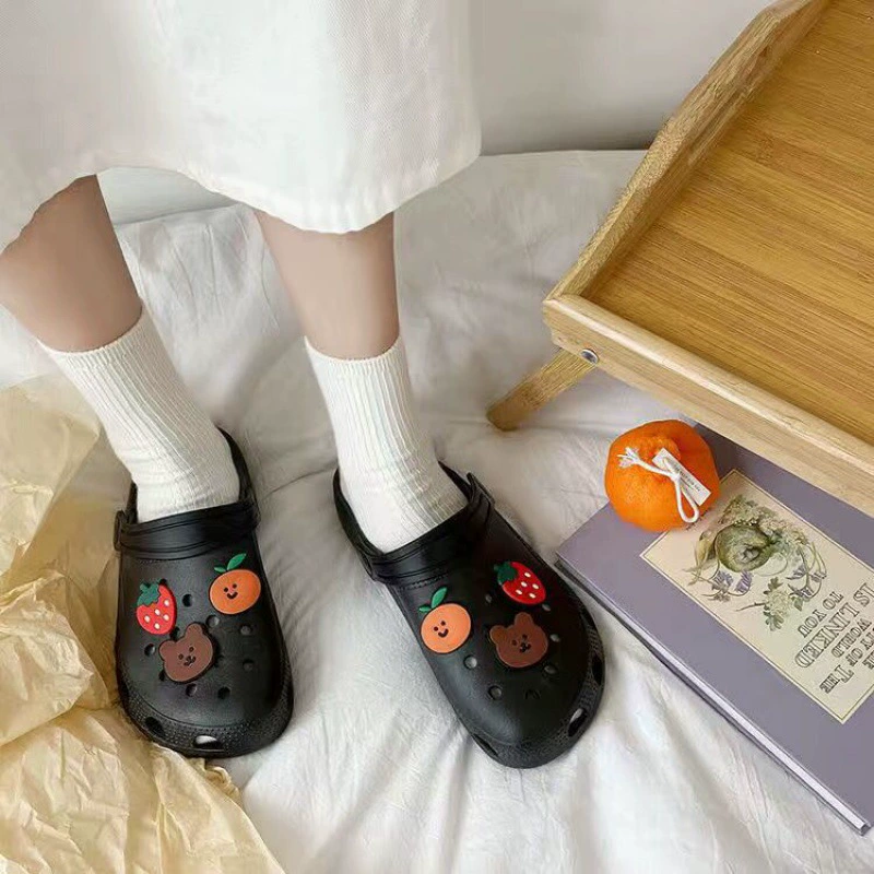 Летние модные нескользящие тапочки в стиле Crocs, мюли, 2024 год, мягкая подошва, для прогулок на улице, закрытый носок