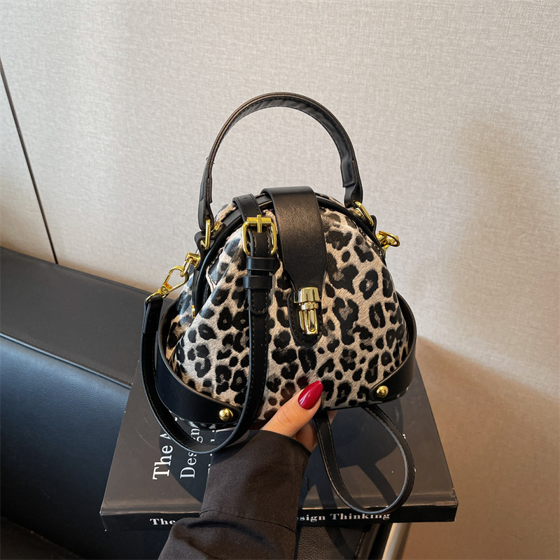 검은 표범 무늬