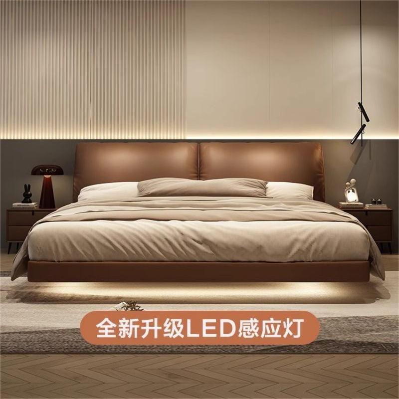 Italiano minimalista suspendido orejas de elefante moderno minimalista cama de cuero real dormitorio principal Luz de lujo abajo bolsa suave cama doble con luz