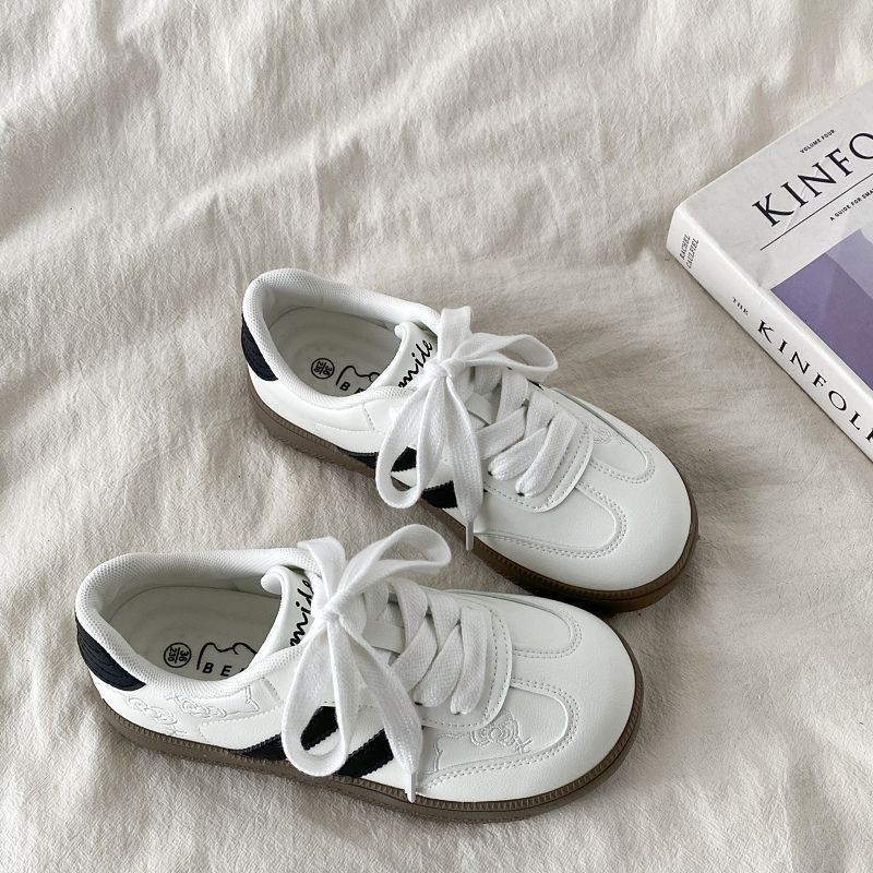 Retro small design universal white shoes for students