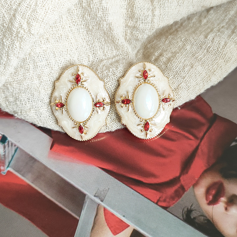 High-end atmospheric earrings new vintage silver pin ancient white earrings pearl earrings 931