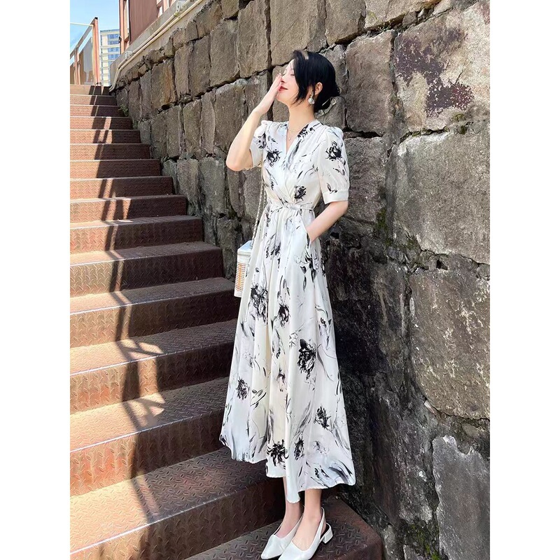 White Floral dress Women's 2025 Spring New Elegant High-end Fine French Style Tea Break Long Dress White Floral dress Women's 2025 Spring New Elegant High-end Fine French Style Tea Break Long Dress