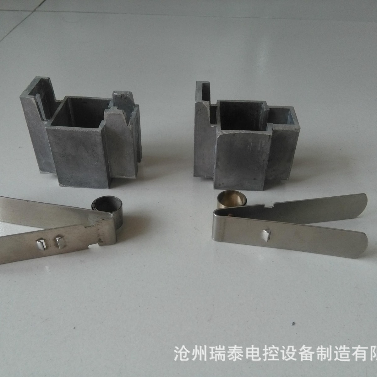 厂家供应批发电动机恒压簧碳刷夹高压电机碳刷架加厚