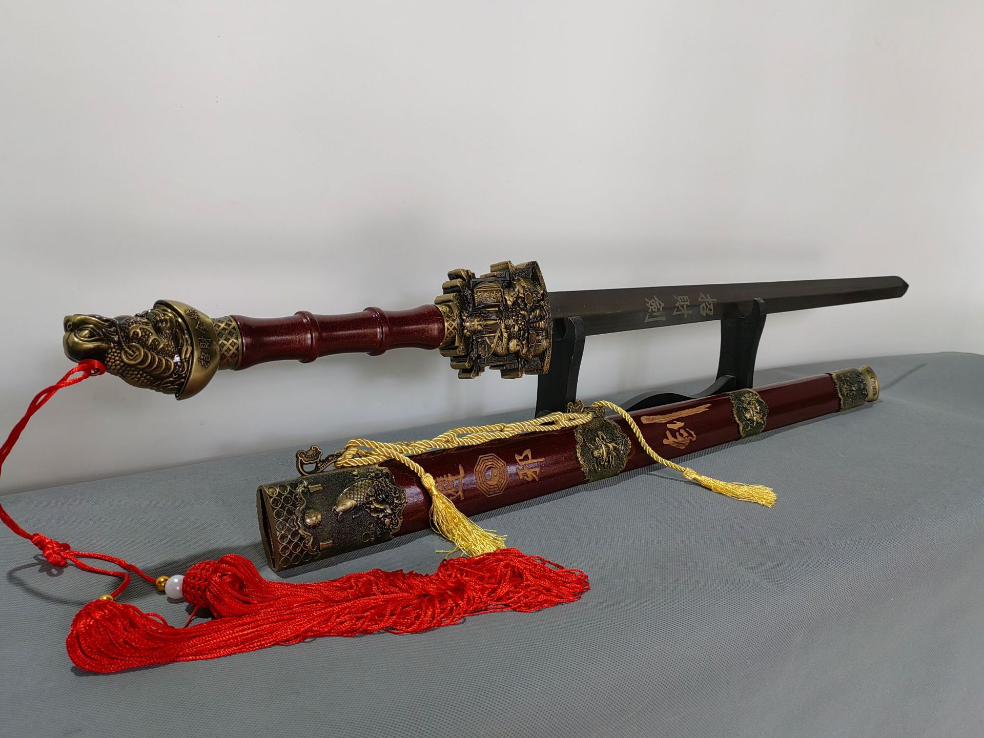 油漆金蟾招财剑剑