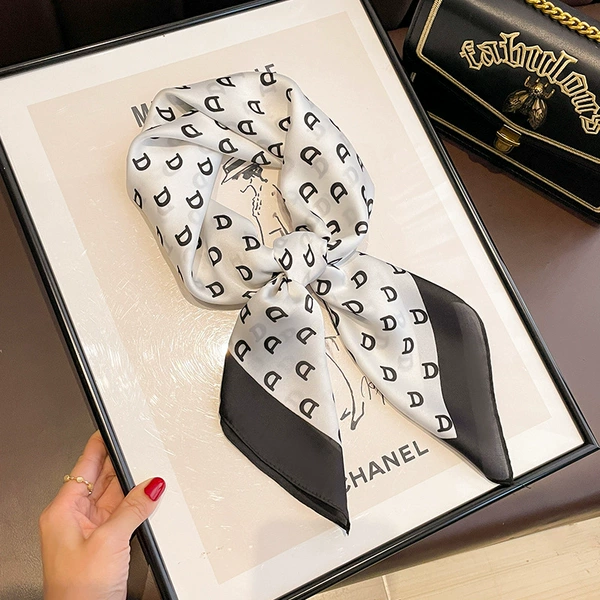 Letter D70 square scarf-black and white