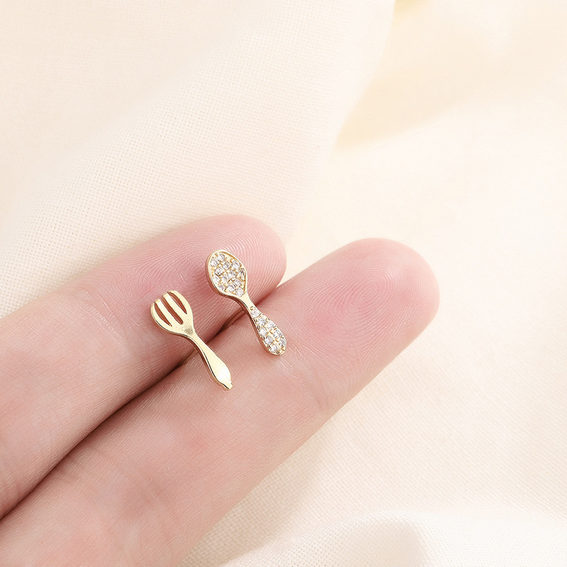 Fashion Fork Copper Inlay Zircon Ear Studs 1 Pair display picture 1