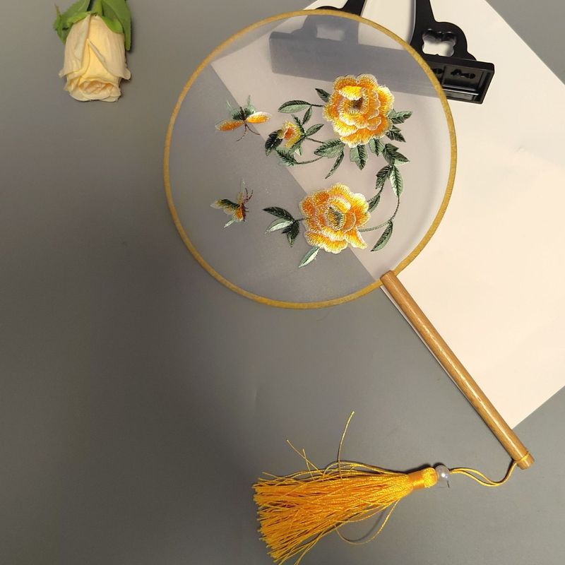 両面のシルクの刺繍の透明な漢服のチャイナドレスは写真を撮ります。|undefined