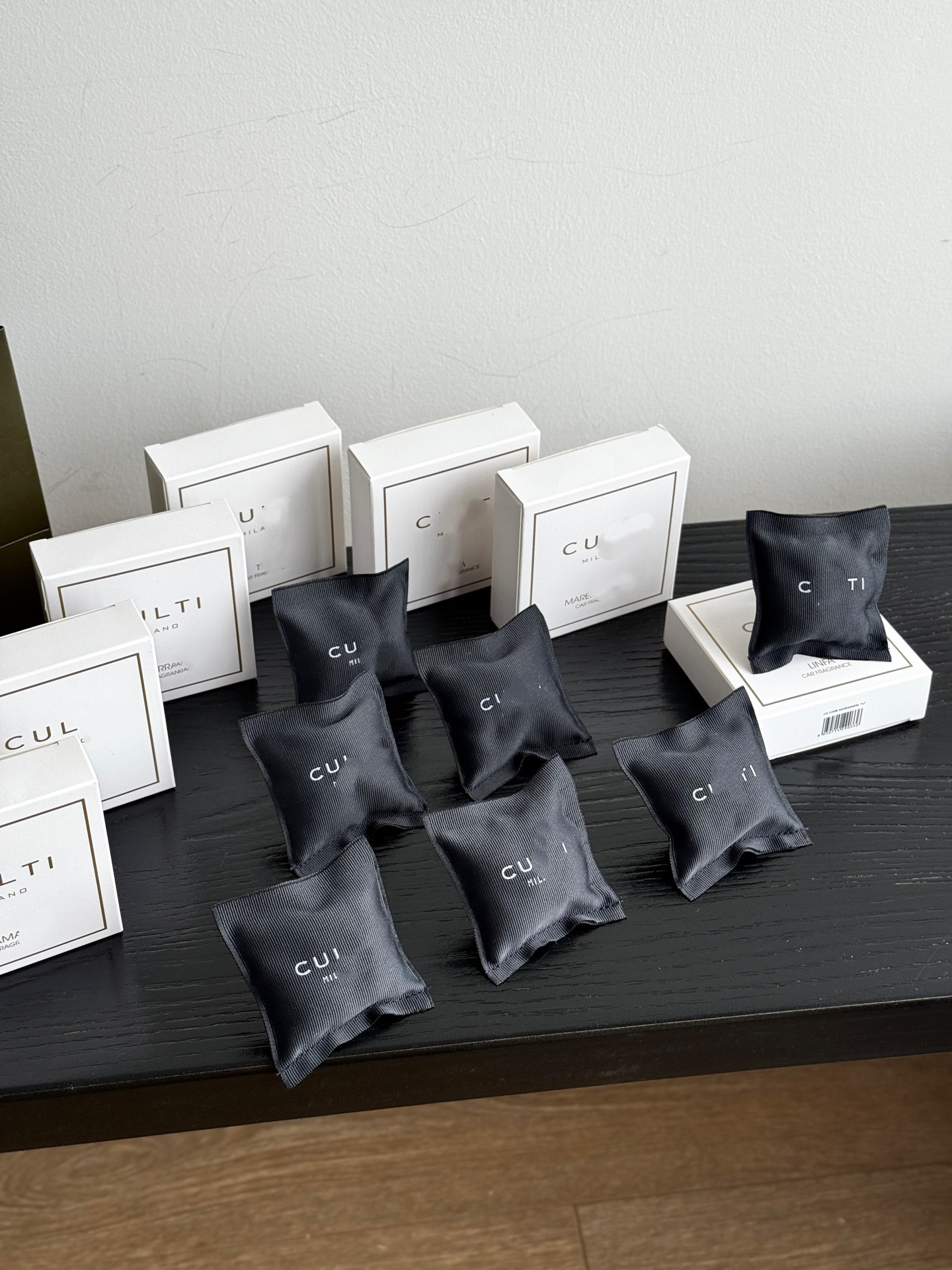 Italian Niche Car Fragrance Pack Cu*Ti Car Fragrance Fresh Scent Sachet Car Air Vent Car Fragrance