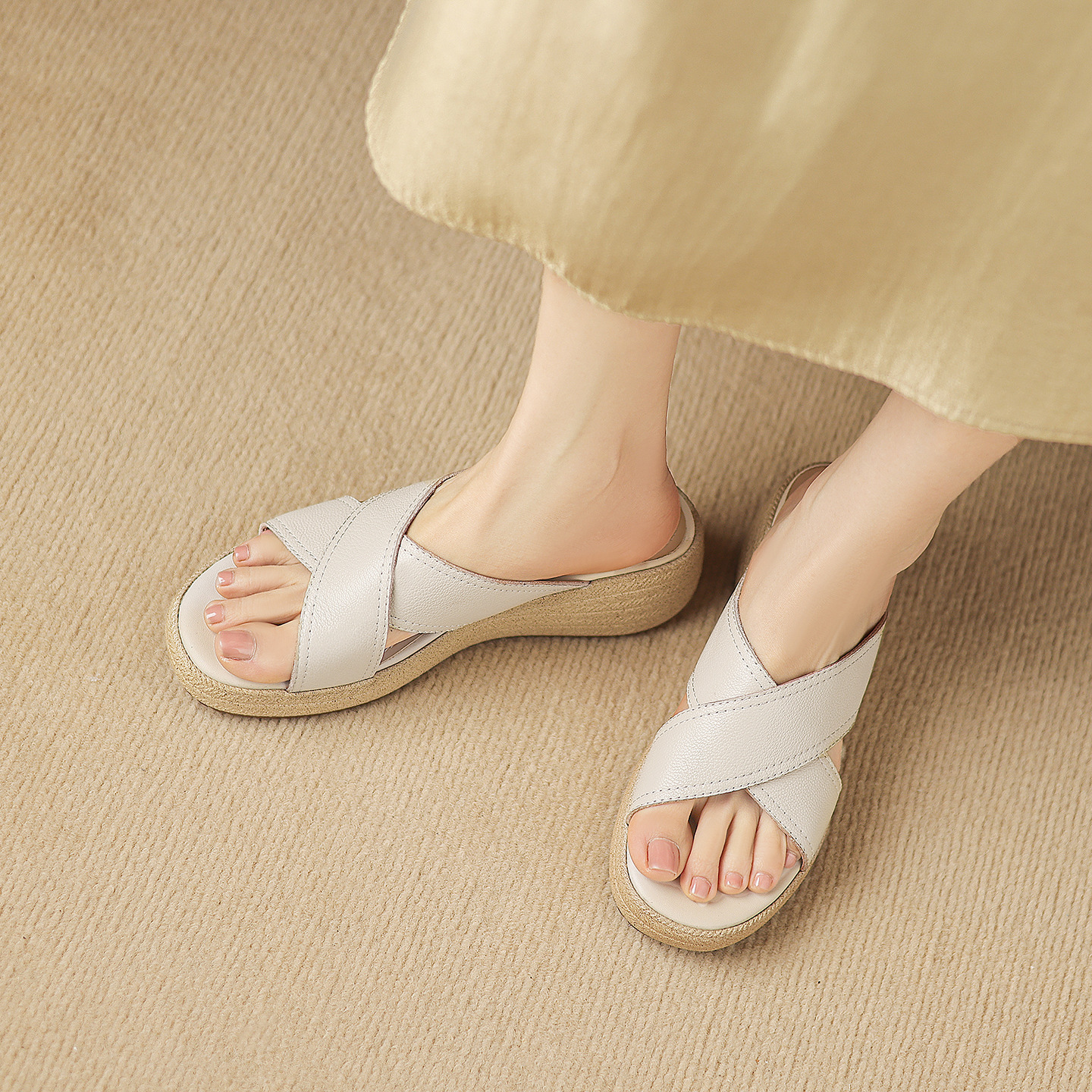 Dép sandal nữ quai chéo hở ngón đế dày da cừu — màu trắng ngà