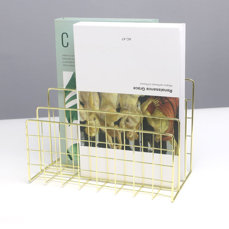 Nórdico de tres rejilla de hierro estantería creativa de metal libro De pie fábrica al por mayor de escritorio decorativo archivo rack de almacenamiento