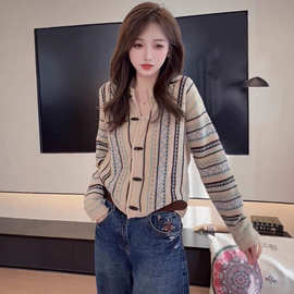 毛衣女秋冬2025新款牛角扣气质时尚针织打底衫韩系减龄长袖上衣