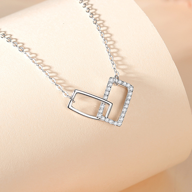 Estilo japonés y coreano S925 plata esterlina geométrica cuadrado doble anillo collar de hebilla niñas diseño de lujo ligero sentido de la cadena de clavícula de todo fósforo
