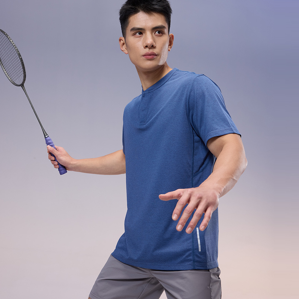 Primavera y verano nuevos productos deportivos secos rápidos camisetas masculinas sueltas de cuello Henry de manga corta ropa de entrenamiento físico ropa de tenis transfronteriza