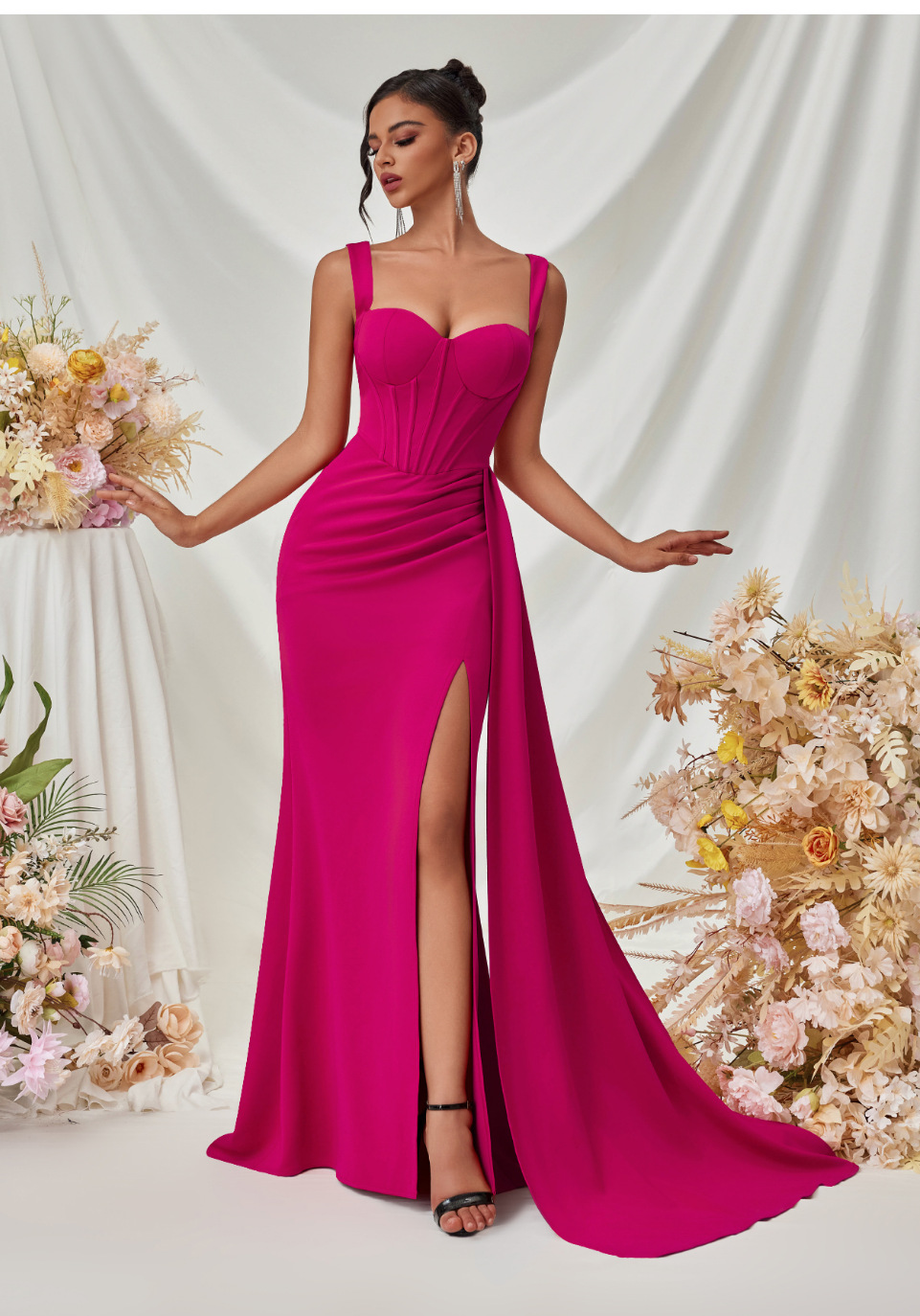 Nuevo vestido de noche sexy dividido de estilo europeo y americano, vestido largo con tirantes delgados de cadera de temperamento femenino de alta gama en stock