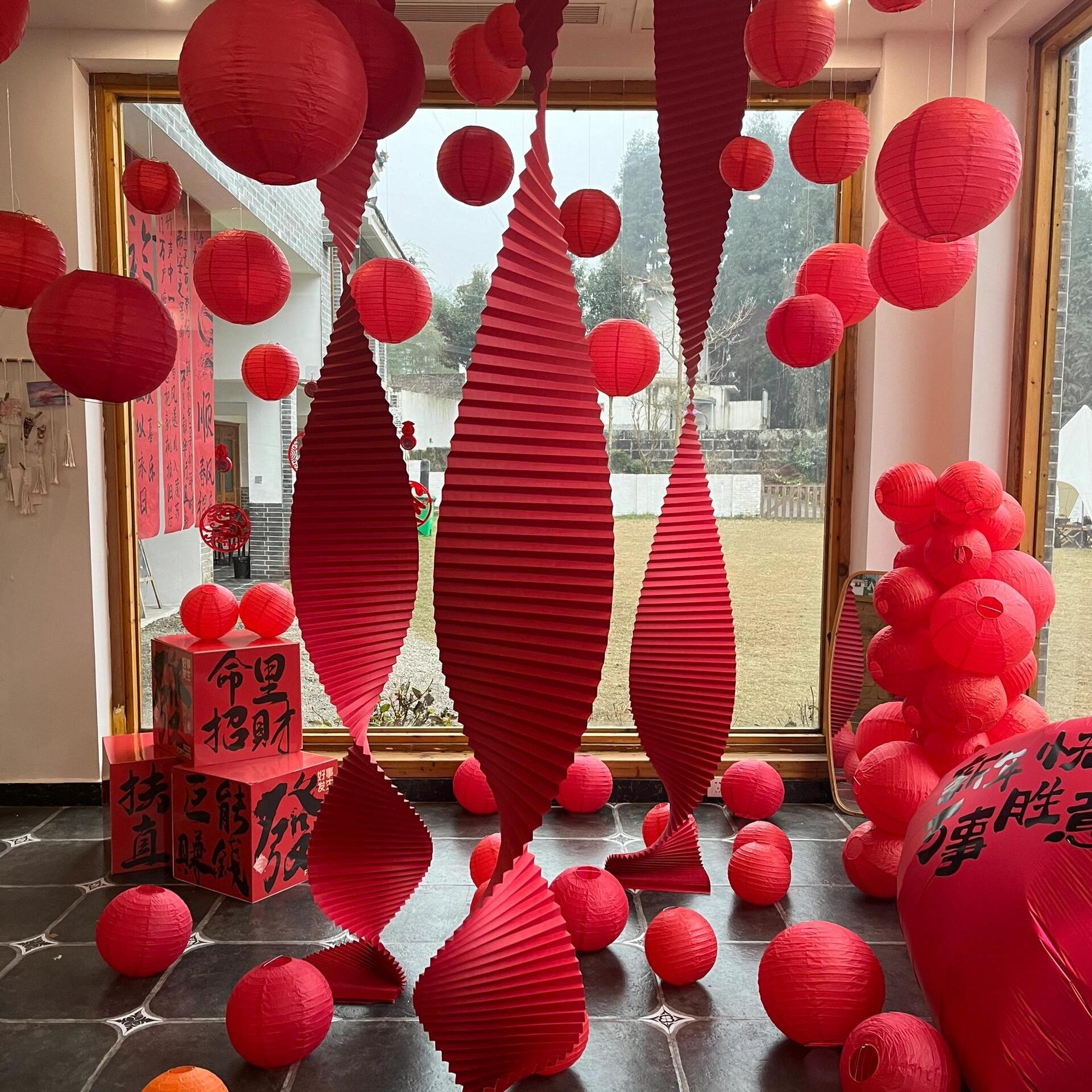 Papel corrugado largo de boda rojo decoración de fondo de escena de boda origami ondulado decoración de techo de sala de bodas de boda