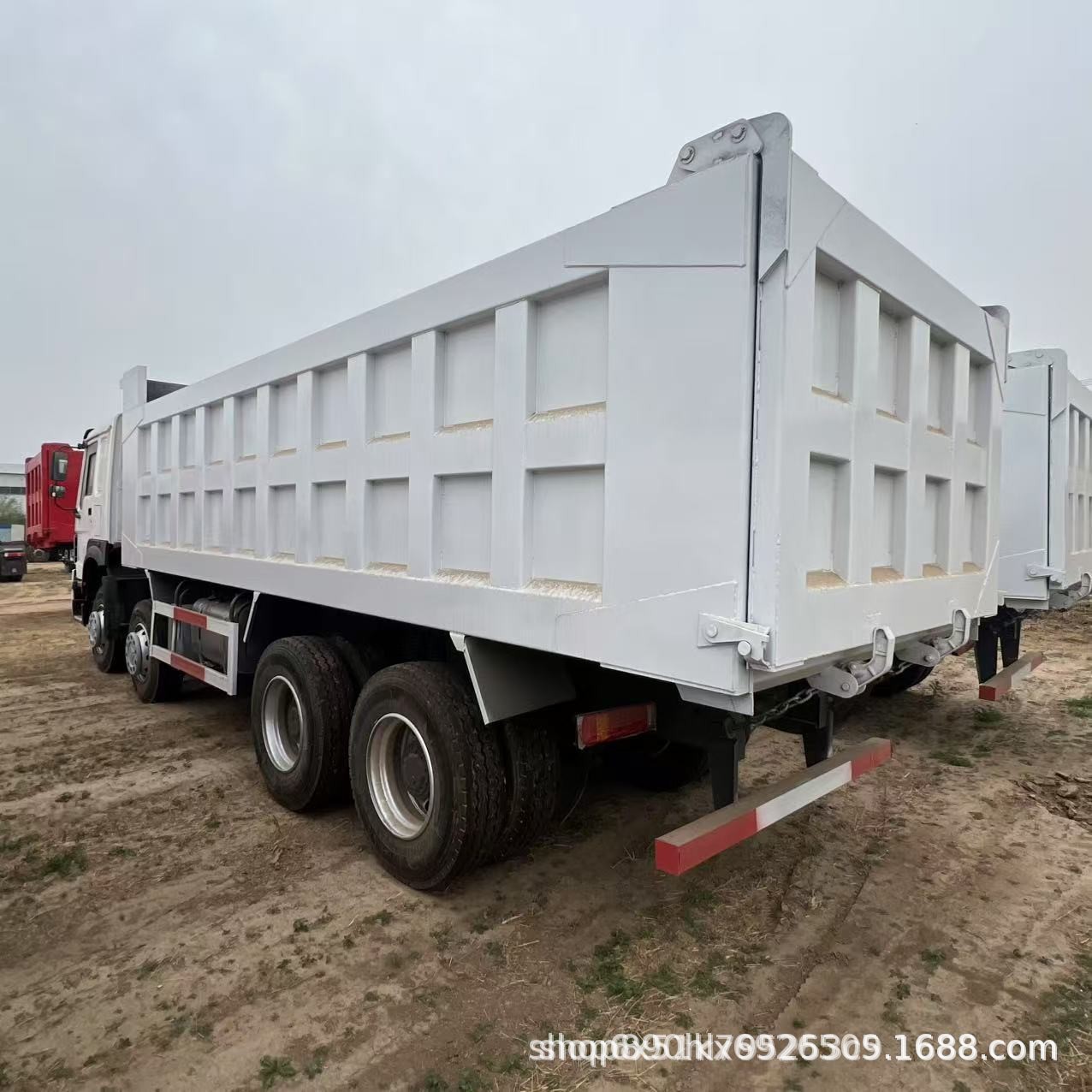 Export Howo Used Dump Trucks, Howo 6X4 Earthmoving Dump Truck, 12-Wheel Dump Engineering Vehicle