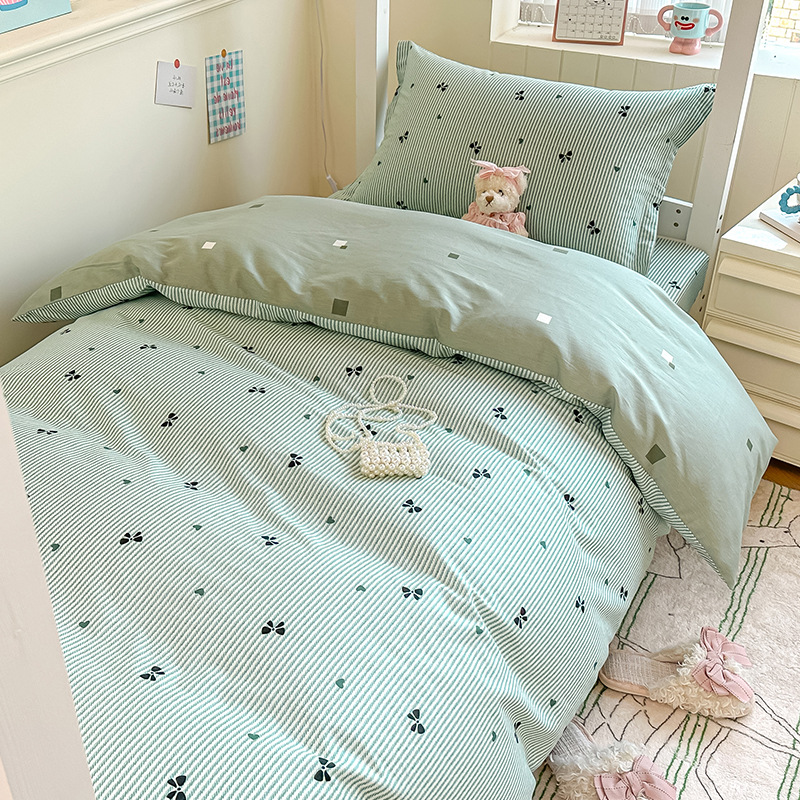 Cama fresca pequeña de cuatro piezas de algodón puro 2025 nuevo estilo dormitorio de estudiantes universitarios sábana edredón ropa de cama de tres piezas