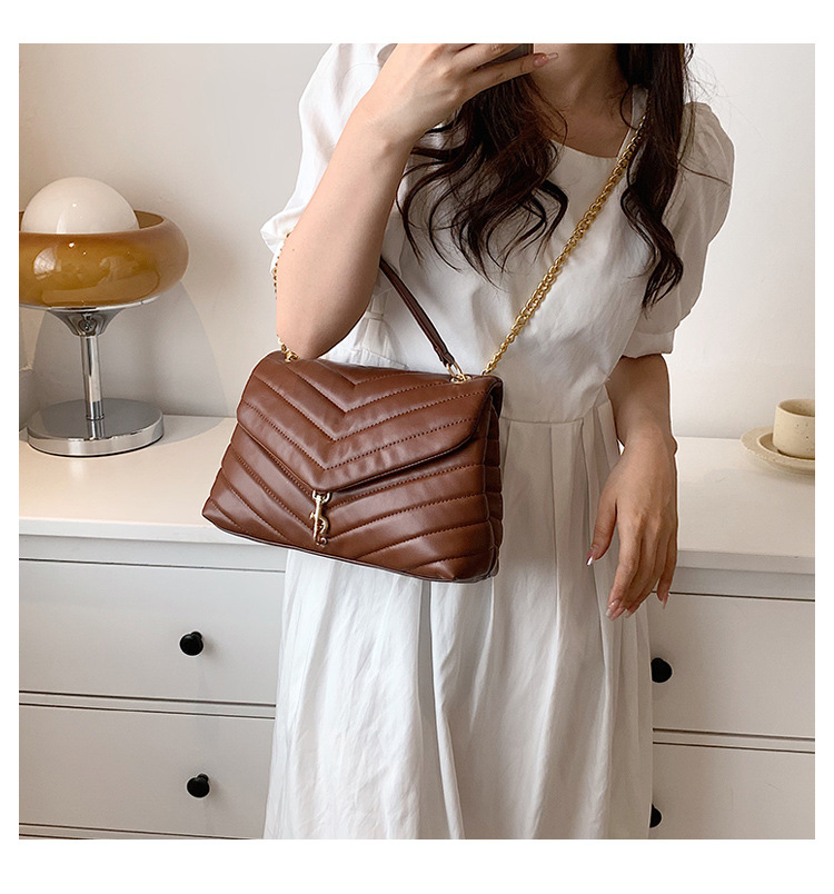 Women's Medium Pu Leather Solid Color Fashion Square Lock Clasp Crossbody Bag display picture 5