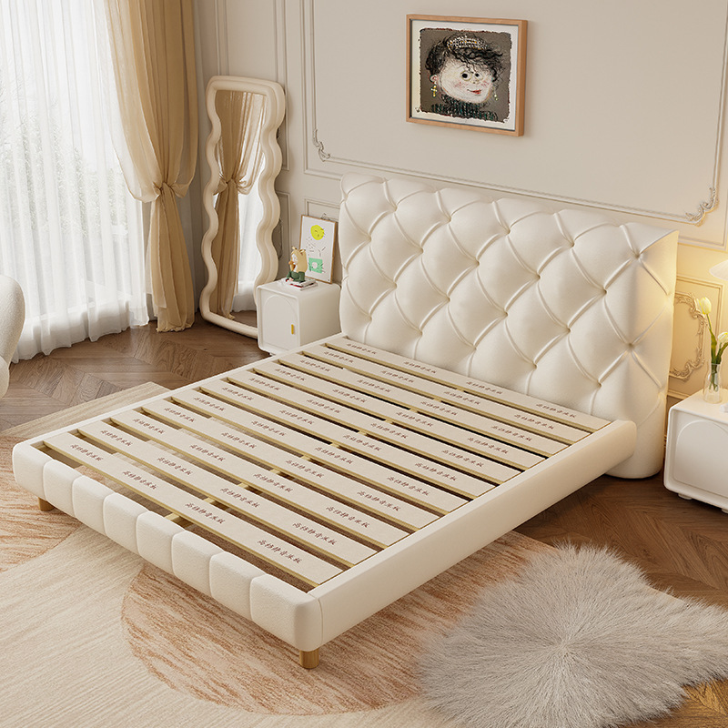 Creamy Wind Modern Minimalist Leather Craft Bed with Sensor Light Strips, Luxury Floating Bed, Master Bedroom 1.8m King Size Bed with Silicone Leather Soft Pack