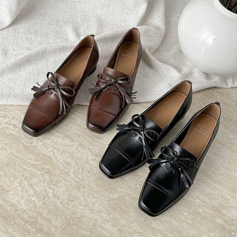 Маленькие кожаные туфли в британском стиле из воловьей кожи первого слоя с квадратным носком и кисточками в студенческом стиле с бантом, массивные низкие каблуки, униформа женской обуви.