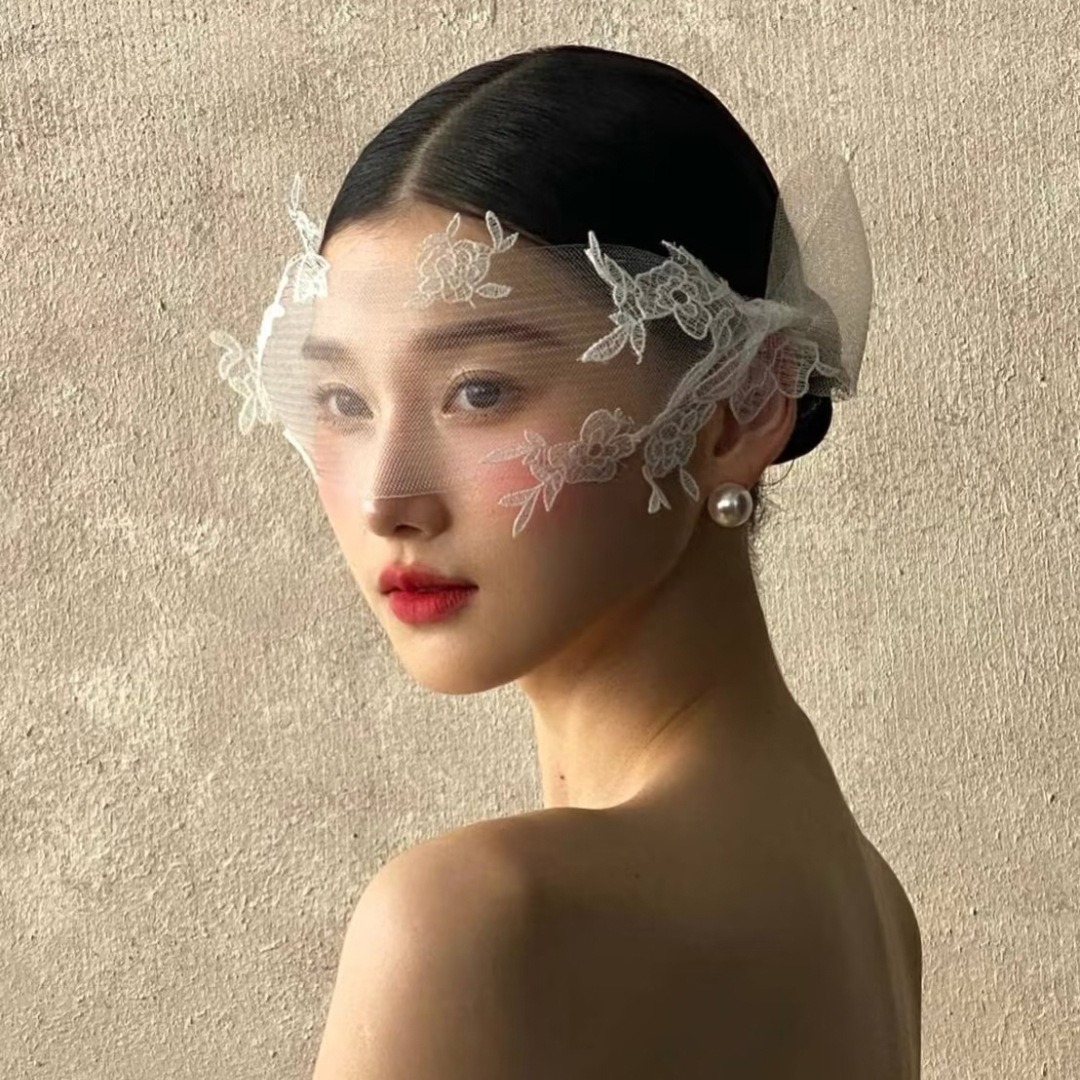 Retro lace veil