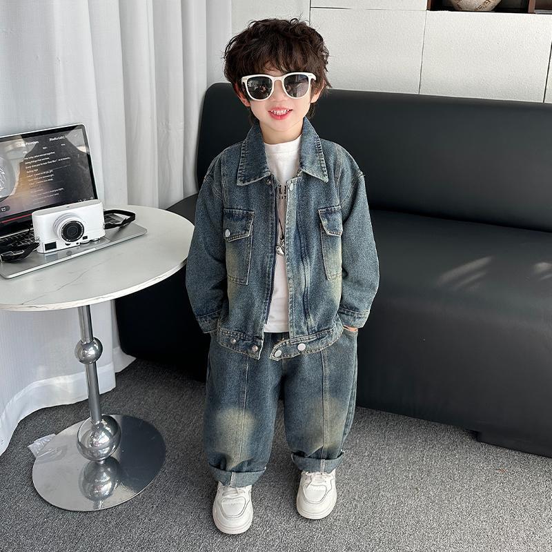 7056 traje de mezclilla de primavera para niños 2025 nuevo estilo estilo occidental para niños fresco y guapo traje de tres piezas para niños primavera y otoño