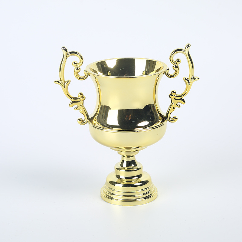 Inventario de trofeos de plástico pequeños adornos para niños incentivar regalos de plástico proceso galvanizado trofeos personalizados en blanco sentido superior