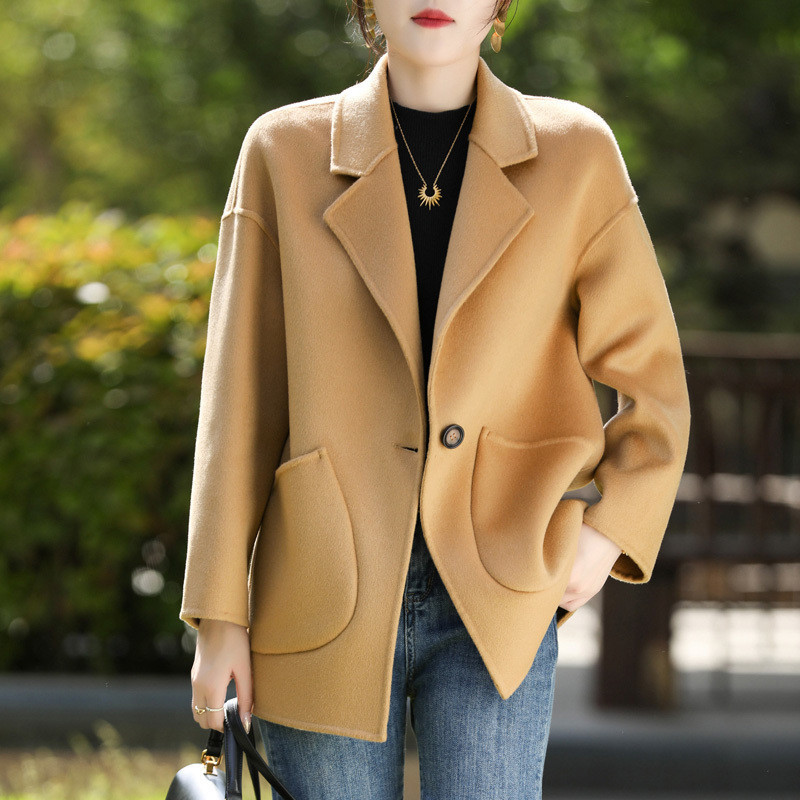 純粋なウールの両面のカシミヤのコートの女性の中で長いタイプの小さい背の泥の冬の短い毛のラシャのコート|undefined