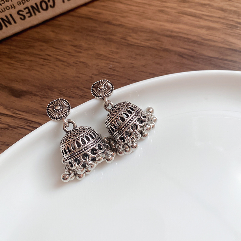 Aguja de plata, campana vintage, pendientes de borlas talladas, pendientes de temperamento de moda, pendientes de mujer, lujo ligero, sentido de alta gama