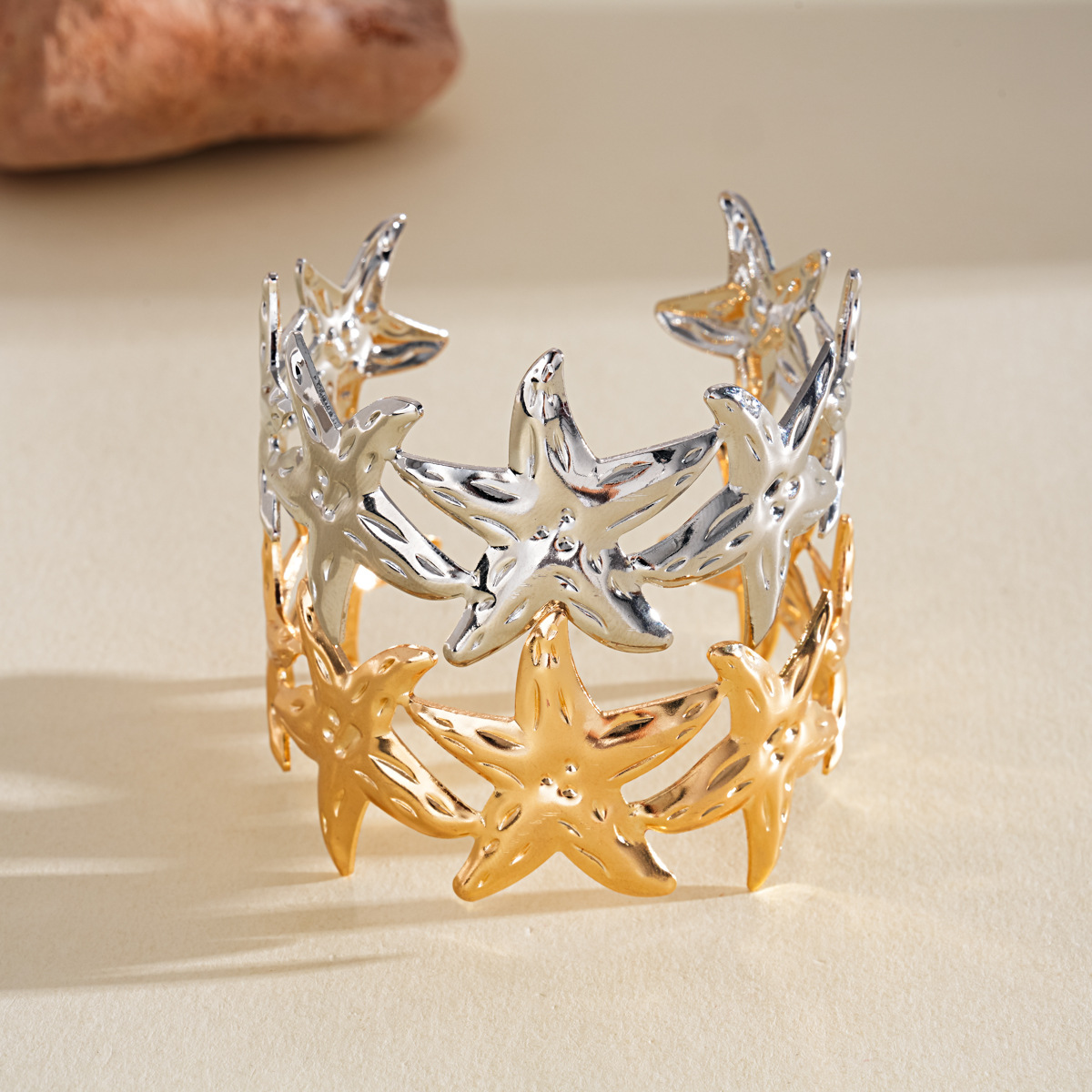 Europa y los Estados Unidos transfronterizos metales estrellas abiertas pulseras de estilo vacacional mar pulseras de moda nicho alta sensación de joyería versátil
