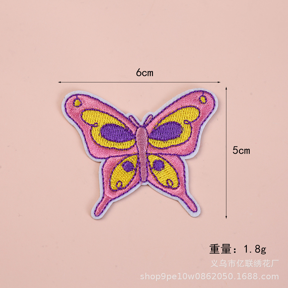 Fuente de fábrica colorida mariposa punto bordado adhesivo de tela autoadhesivo hermoso accesorios de ropa adorable adhesivo al por mayor