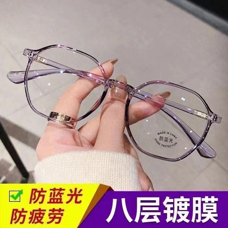 Magnifying glass for elderly