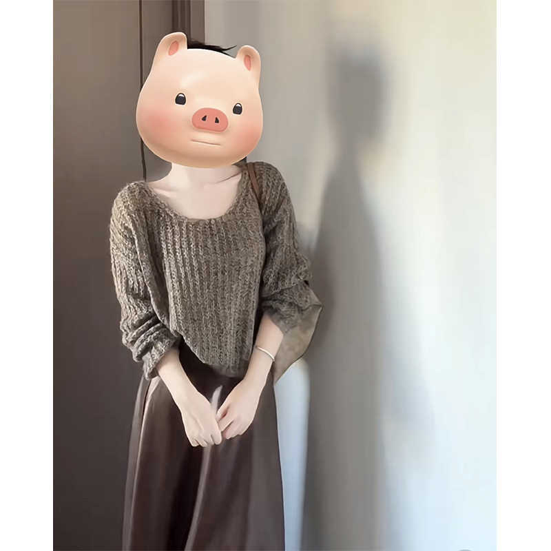 女性の小柄な怠惰感のスーツは秋の新型の大きいサイズの優しい風のニットのセーターの茶色の半身のスカートの2つのセットに入ります。|undefined