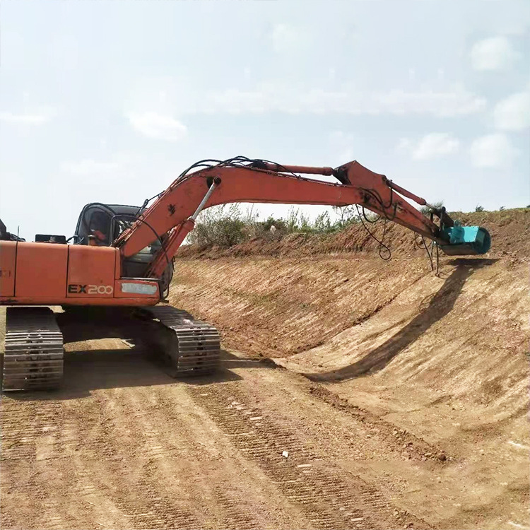 1挖掘机滚筒夯实机 道路施工斜面夯土机 高速护坡液压振动夯