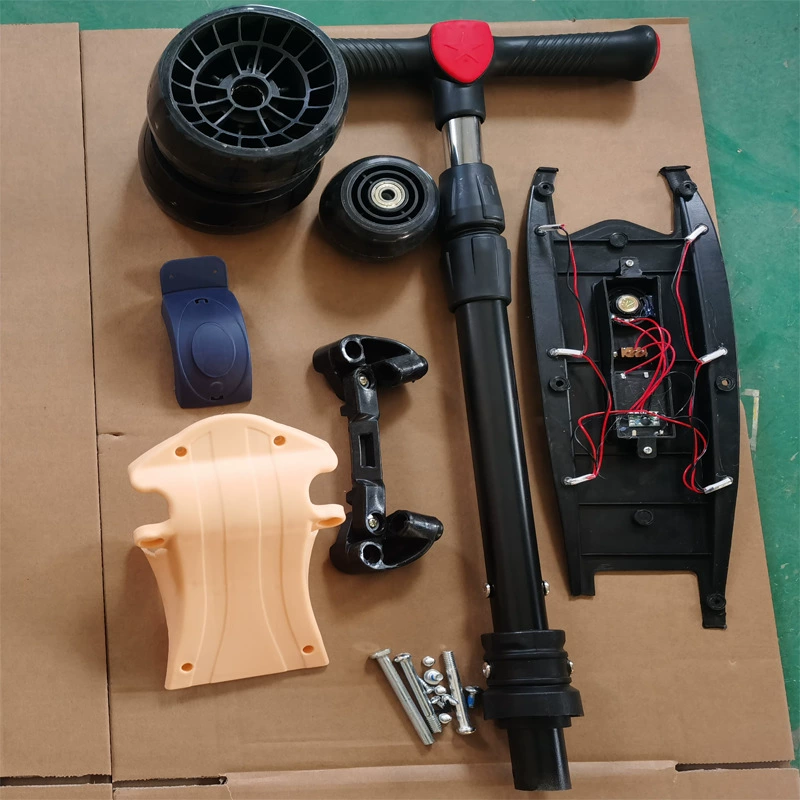 Аксессуары для скутеров: светящиеся колеса, накладки на руль, корзины, ленты, ветрячки и другие аксессуары и принадлежности для скутеров.