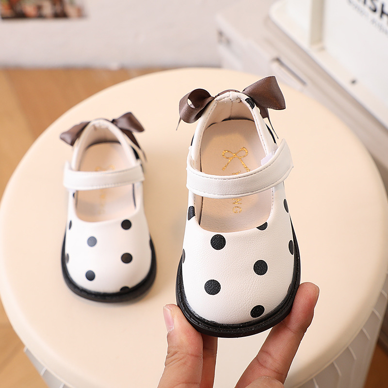 Little Leather da ragazza 2022 Primavera e autunno nuove scarpe da principessa con fiocco da passeggio casual con suola morbida a pois per bambini_voghion.com
