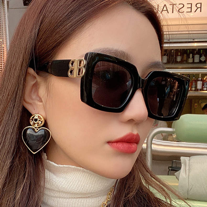 Fashionable trend retro square sunglasses
