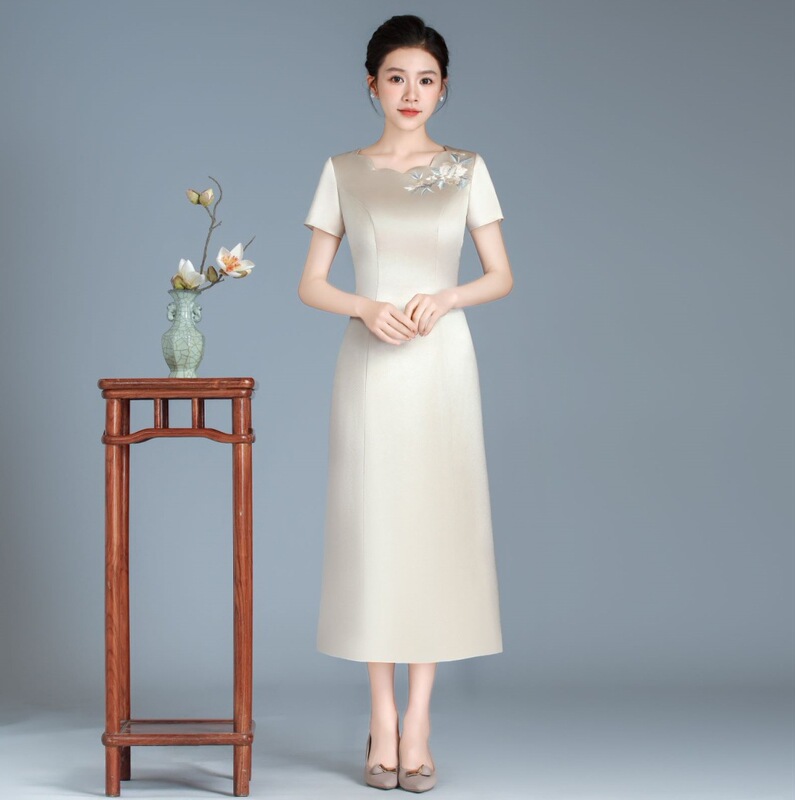 New Champagne Color Young Mother Dress Improved Cheongsam Elegant dress Middle-aged and Elderly Women's Wedding Dress