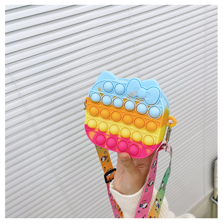 Children's Silicone Bag 2021 New Creative Decompression Small Bag Coin Purse Candy Color Messenger Bag display picture 3