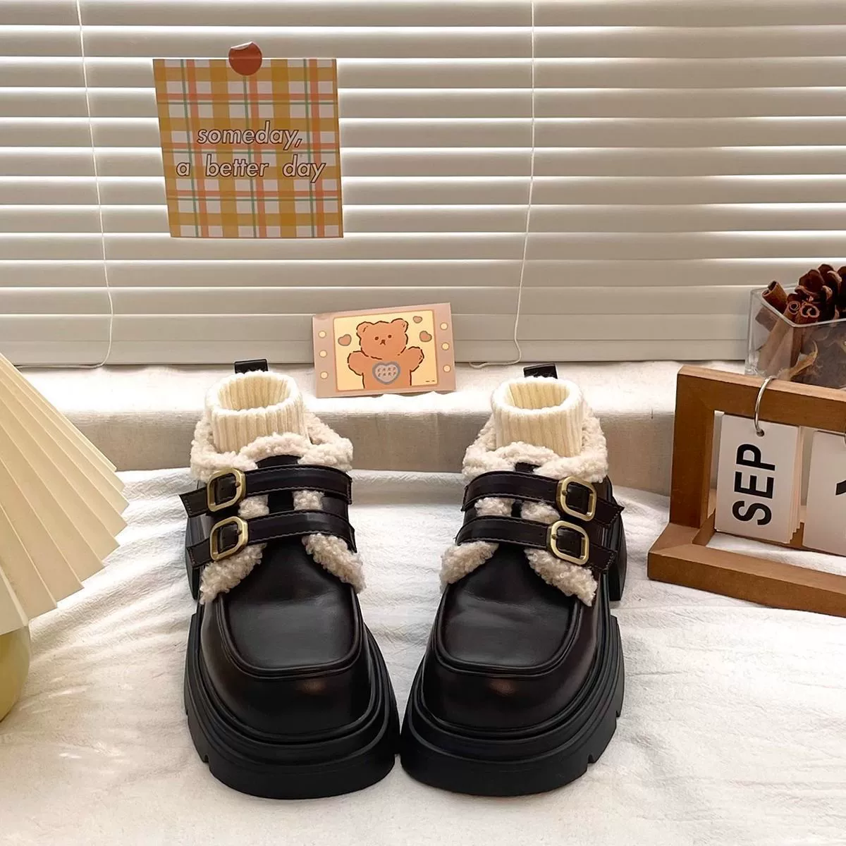 Британские ветры маленькие кожаные туфли женские 2023 новые осенние толстые каблуки с юбкой и бархатом корейские хлопковые туфли