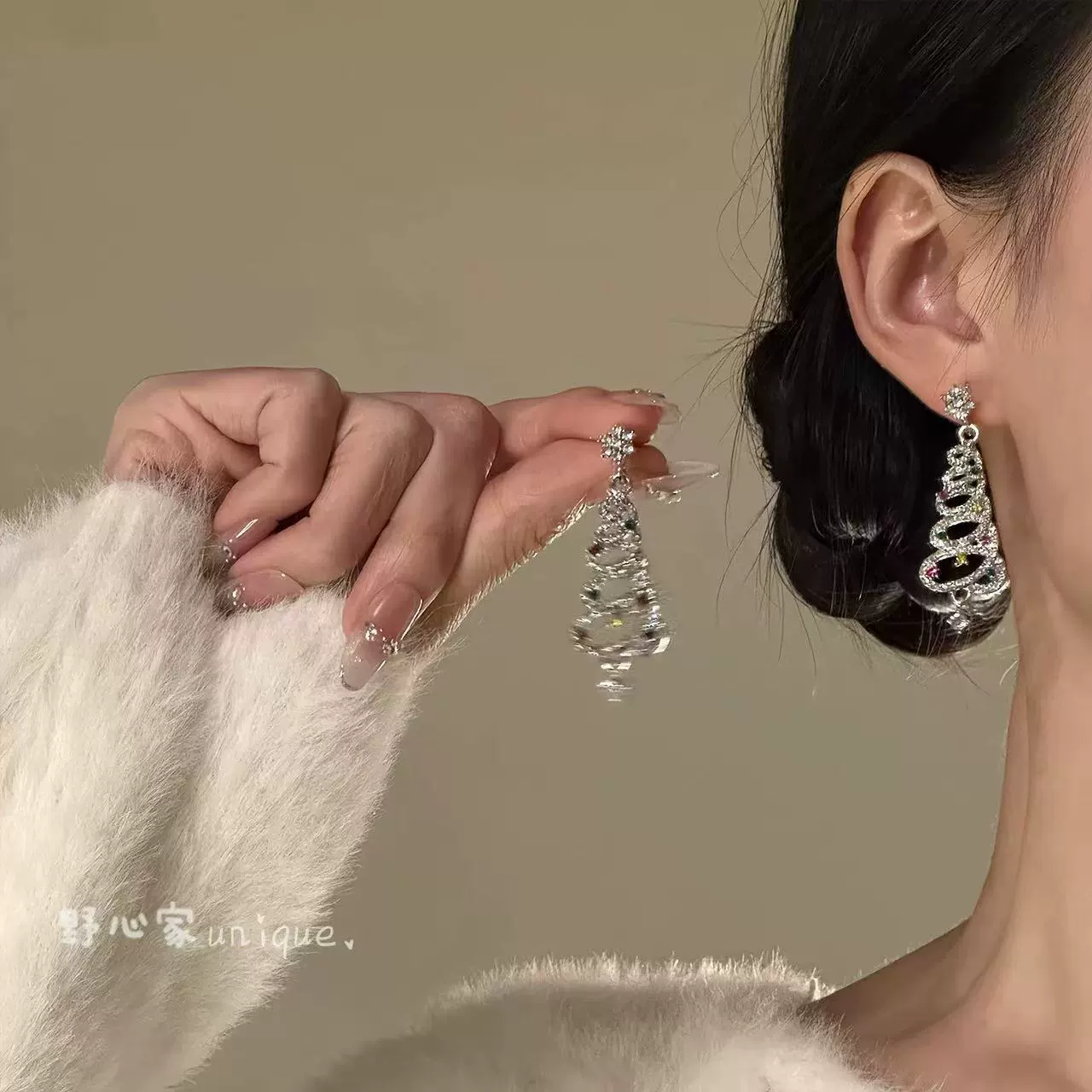 Asymmetrical Earrings, European Style for Elderly, Christmas Motifs, Lightweight 10 cm