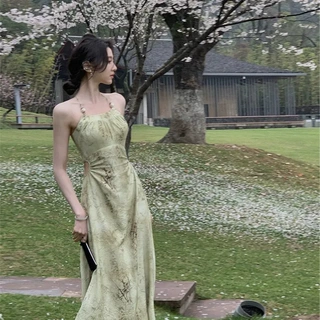 小清新印花挂脖吊带连衣裙女夏季2024新款气质温柔露腰中长裙子