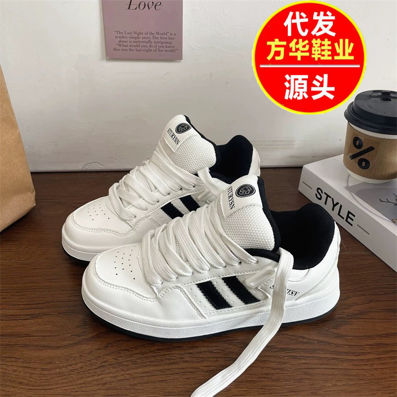 2026 primavera y otoño nuevos zapatos blancos casuales de estudiantes coreanos de moda universal diseño de dopamina zapatos de pan mujer
