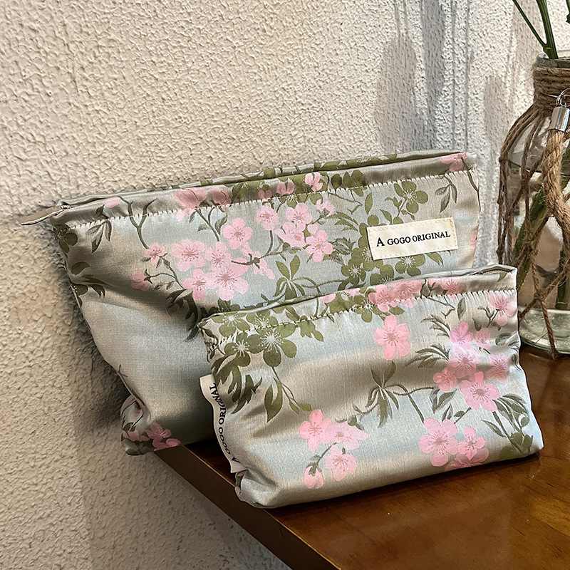 New National Style Silks and Satins Cosmetic Bag, Skin Care Product Touch-Up Storage Bag, Document Bag, Toiletry Bag, Hand Cosmetic Bag