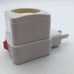 四方の白い正方形のスイッチ付き壁式移動ランプホルダー27ネジ口ランプカップ二極回転パイプヘッド