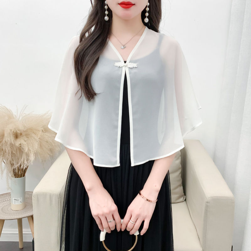 White Chiffon Sun Protection Cardigan Jacket for Women, Breathable Blouse with Suspender Skirt, Thin Shawl for Summer Outerwear White Chiffon Sun Protection Cardigan Jacket for Women, Breathable Blouse with Suspender Skirt, Thin Shawl for Summer Outerwear