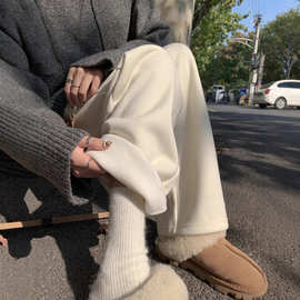 白色加绒阔腿裤女2026新款秋冬级超好看垂感休闲窄版直筒糯米裤子