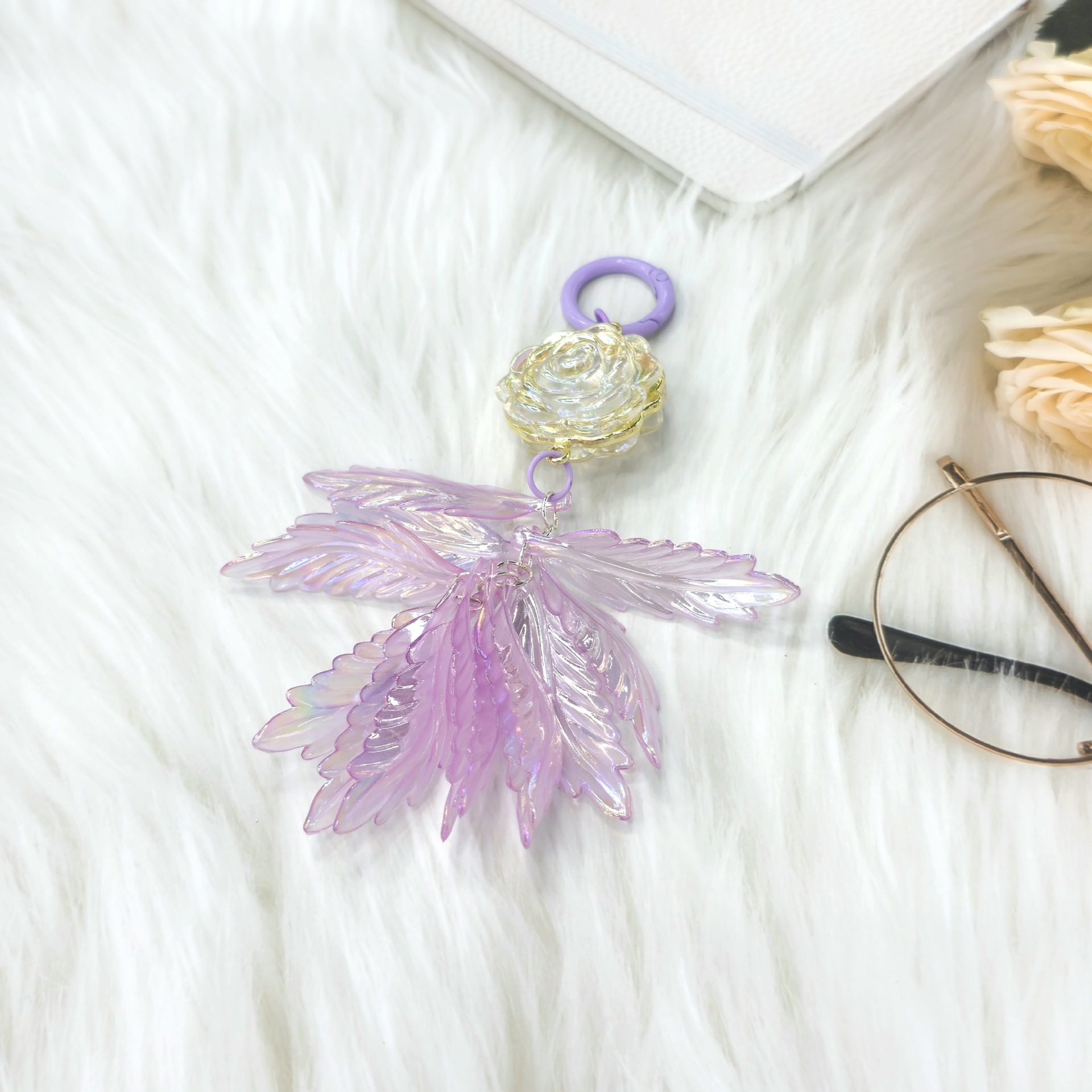 2023 nueva hoja pluma llavero colgante Cadena de teléfono móvil pequeño color fresco color sólido accesorios auricular caso bolsa colgante